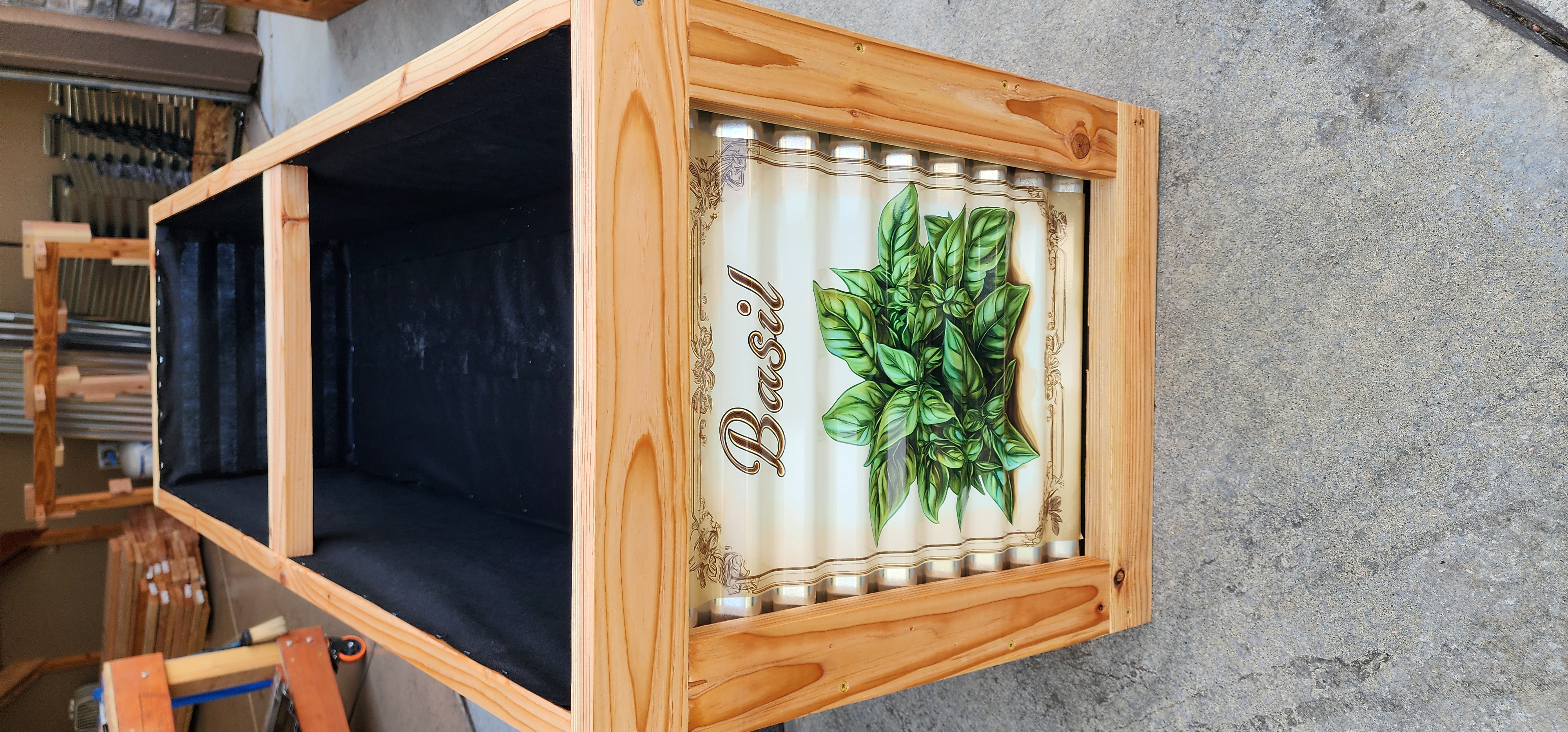 Detail graphic for a raised bed end cap