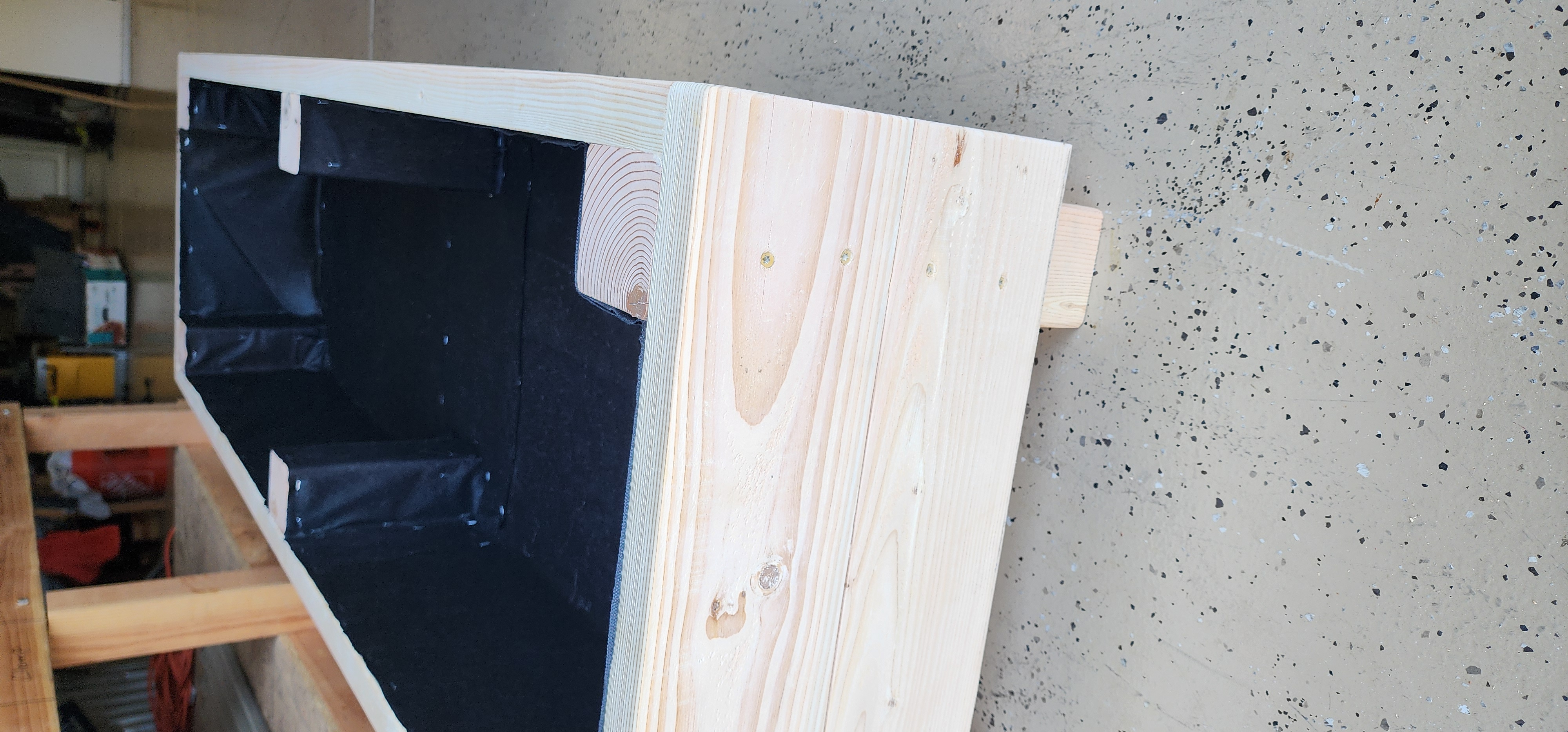 Vertical angle of the low white planter